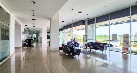 Lobby 2 RedLiving Apartemen Enviro - Aurora Rooms
