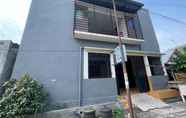 Exterior 2 SPOT ON 93966 Dhiya Guest House Syariah 