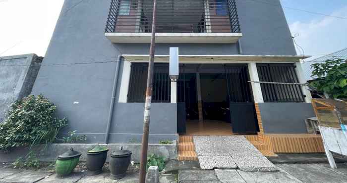 Exterior SPOT ON 93966 Dhiya Guest House Syariah 