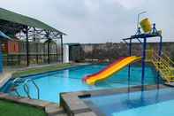 Swimming Pool Kampung Febri Hotel