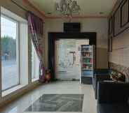 Lobby 7 OYO 93953 Kost Tamara