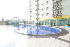 Swimming Pool OYO 93928 The Metro Suites Apartment By Nn Rooms