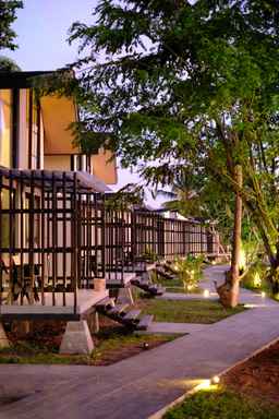 Lynn Resort Carita, USD 73.55