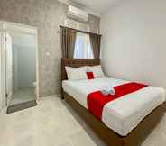 Bedroom 2 RedDoorz @ Griya Martha Sumber Solo