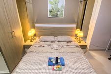 Bedroom RedLiving Springwood Residence - Living space