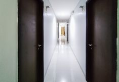 Others 6 RedDoorz Plus near ICE BSD Minerva