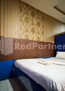 BEDROOM Central Guest House 2 & Bar Cilacap Mitra RedDoorz