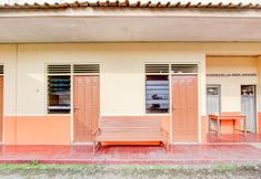 外部的 2 SPOT ON 93988 Guest House Wijaya Syariah Near alun alun kota purwokerto