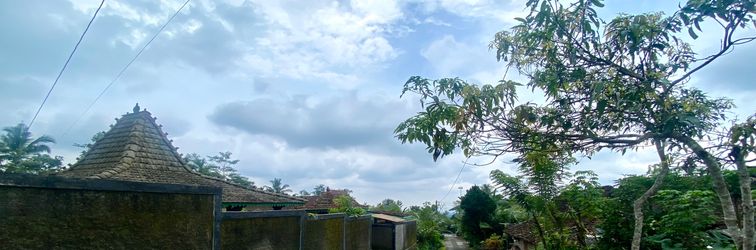 Lobby Capital O 94018 Joglo Eyang Niek Turi Syariah