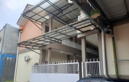 Exterior 3 OYO 94021 Guest House Pak Eman