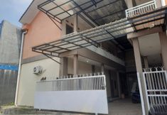 Exterior 4 OYO 94021 Guest House Pak Eman