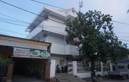 Exterior 3 OYO 94020 Lia Kost Syariah