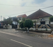 Luar Bangunan 3 OYO 94019 Hotel Syariah Griya Wisata