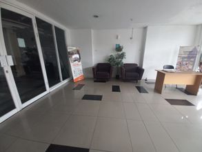 Lobby 4 OYO 94024 Sentraland karawang By Aswin