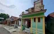 Exterior 6 SPOT ON 94025 Jati Guest House