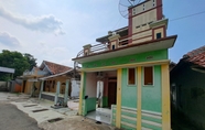 Exterior 5 SPOT ON 94025 Jati Guest House