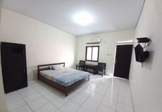 Bedroom 7 Hotel O Perbetulan Guest House Syariah