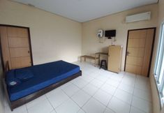 Bedroom 3 Hotel O Perbetulan Guest House Syariah