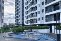 พื้นที่สาธารณะ Comfy Three Bedrooms Apartment at Meritus Residensi