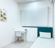 Phòng ngủ 6 Comfy Three Bedrooms Apartment at Meritus Residensi