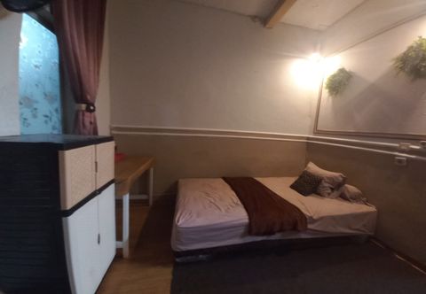 臥室 Hotel O Mekar Guest House Syariah