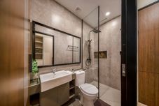 In-room Bathroom Cove Equatoria