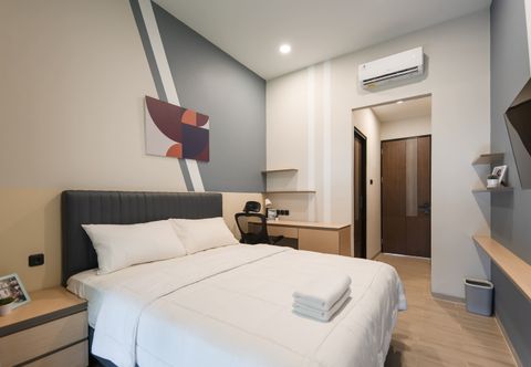 Bedroom Cove Equatoria