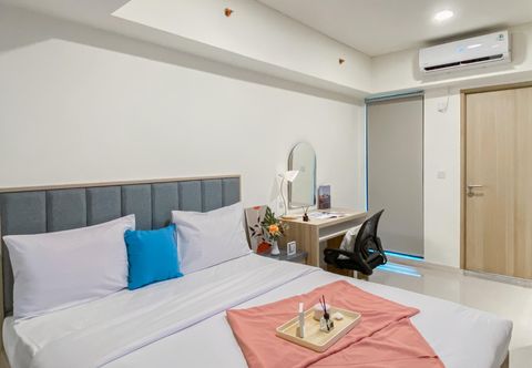 Bedroom Homey and Good Place Studio Meikarta Apartment By Travelio