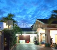 Bangunan 7 Isa Homestay Kudus Mitra RedDoorz