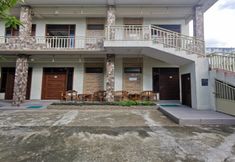 Exterior 3 OYO 94061 Bungas Guesthouse Syariah