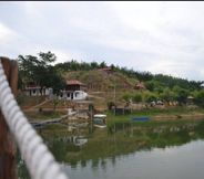 ภายนอกอาคาร 6 Collection O 91015 Sungai Batang Lake Chalet