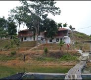 ภายนอกอาคาร 5 Collection O 91015 Sungai Batang Lake Chalet