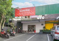 Exterior 3 Collection O Hotel Sanira