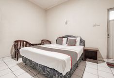 Bedroom 6 Collection O Hotel Sanira