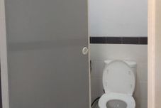 ห้องน้ำภายในห้อง OYO 94107 Nomira Guest Room