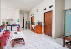 Lobi 6 OYO 94102 Kuningan Guest House Syariah