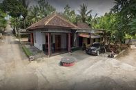 Bangunan SPOT ON 94122 Homestay Arva