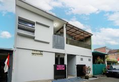 Exterior 2 Hotel O Pdl Guest House Syariah