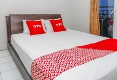 寝室 7 OYO 94117 Mr Rooms Appartement Mutiara