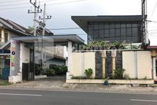 Exterior Hotel D88 Mitra RedDoorz near Santera Flower Garden