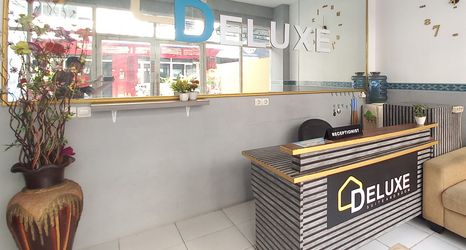 Lobby 2 Reddoorz @Deluxe Hotel near Terminal Purabaya Bungurasih