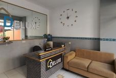 Others Reddoorz @Deluxe Hotel near Terminal Purabaya Bungurasih