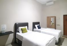 Bedroom 2  Urbanview Homestay Fira Syariah Muara Enim by RedDoorz