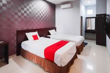 Bedroom RedDoorz Syariah near Lotte Grosir Medan