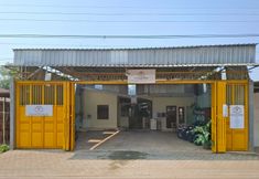 Bên ngoài 3 RedDoorz near Alun Alun Jepara