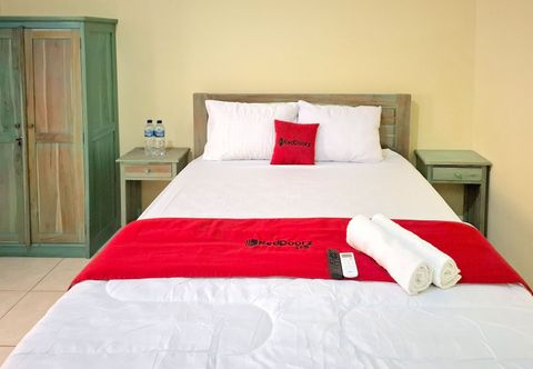 Bedroom RedDoorz near Alun Alun Jepara