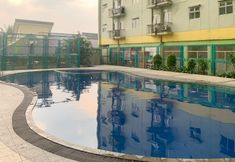 Swimming Pool 6 RedLiving Apartemen The Suites Metro - KS 2 Property Tower E