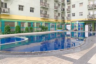 Swimming Pool 4 RedLiving Apartemen The Suites Metro - KS 2 Property Tower E
