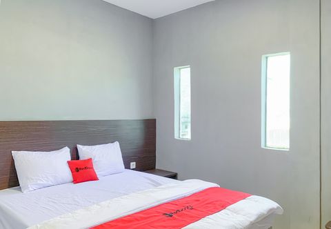 ห้องนอน RedDoorz Plus @ D San Residence Buah Batu