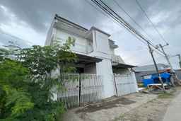 OYO 94161 Kost Aisyah Near Citra Grand Galesong City(Pattalassang), USD 4.24